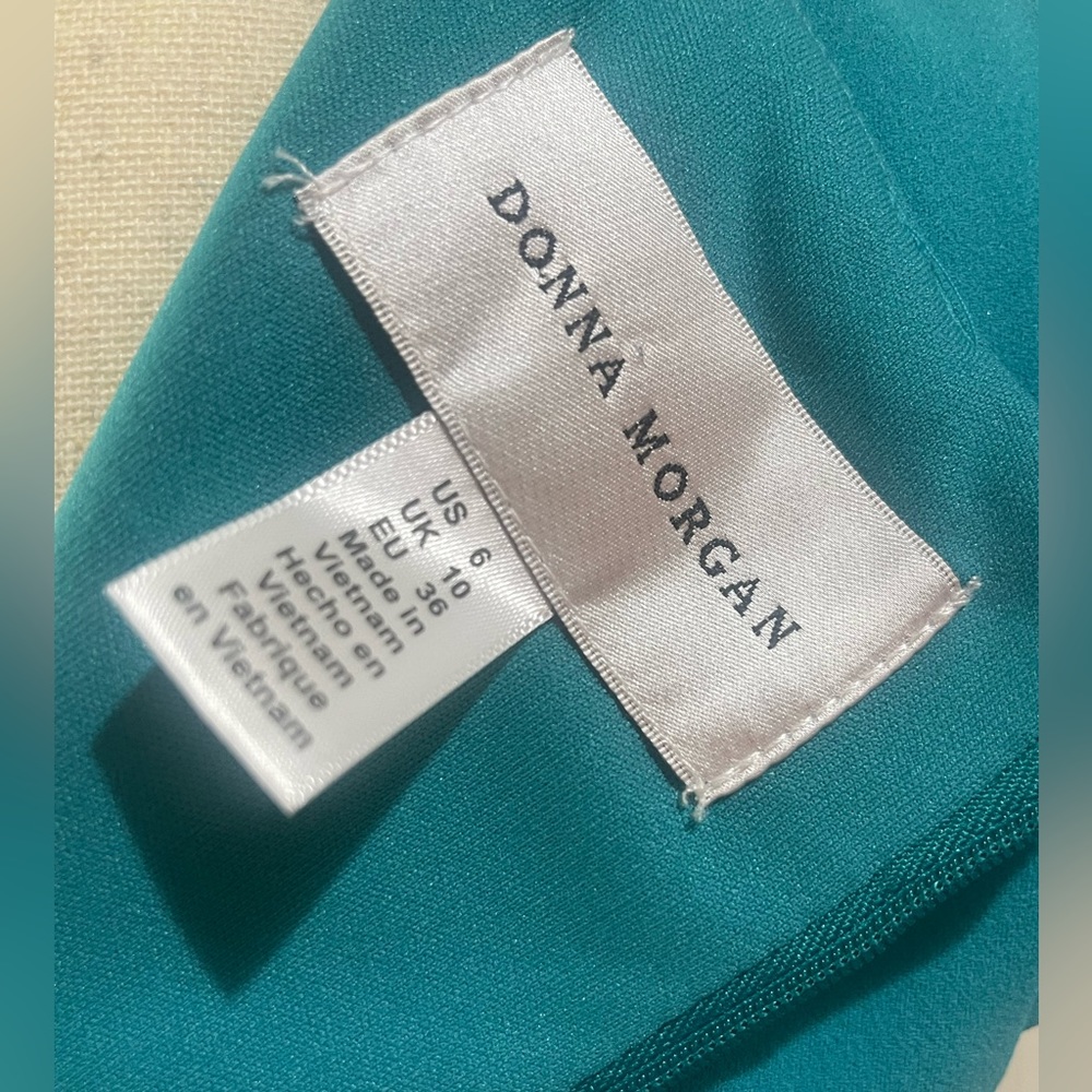 Donna Morgan NWT Teal Asymmetrical Neckline Dress size 6 - Picture 3 of 3